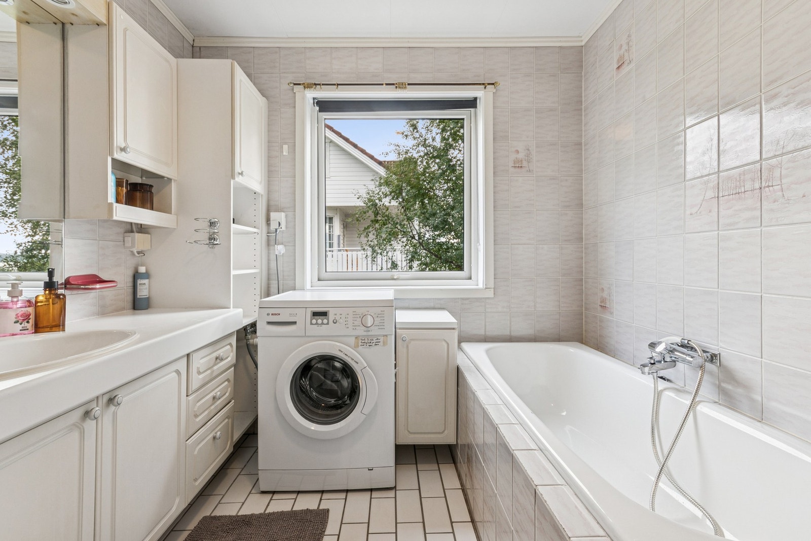 Bad 2 i 1.etasje. Galleribilde