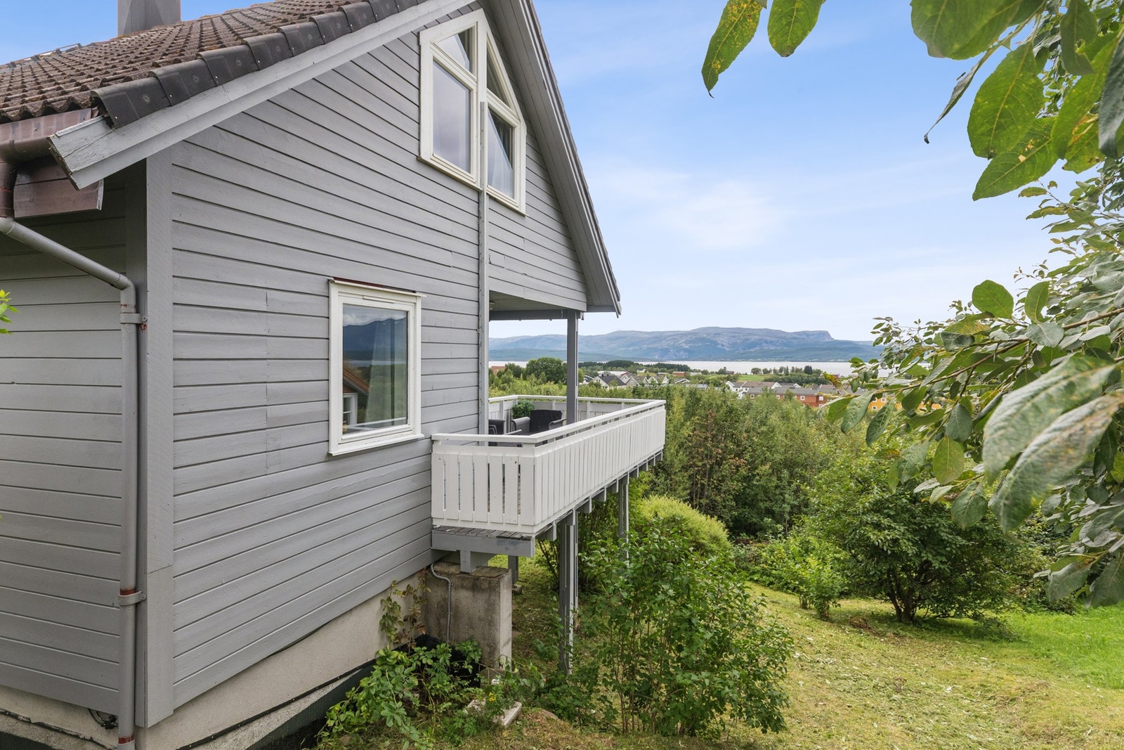 Kort vei til både barnehage og skole. Her bor du med nærhet til flotte turområder i Bodømarka. Galleribilde