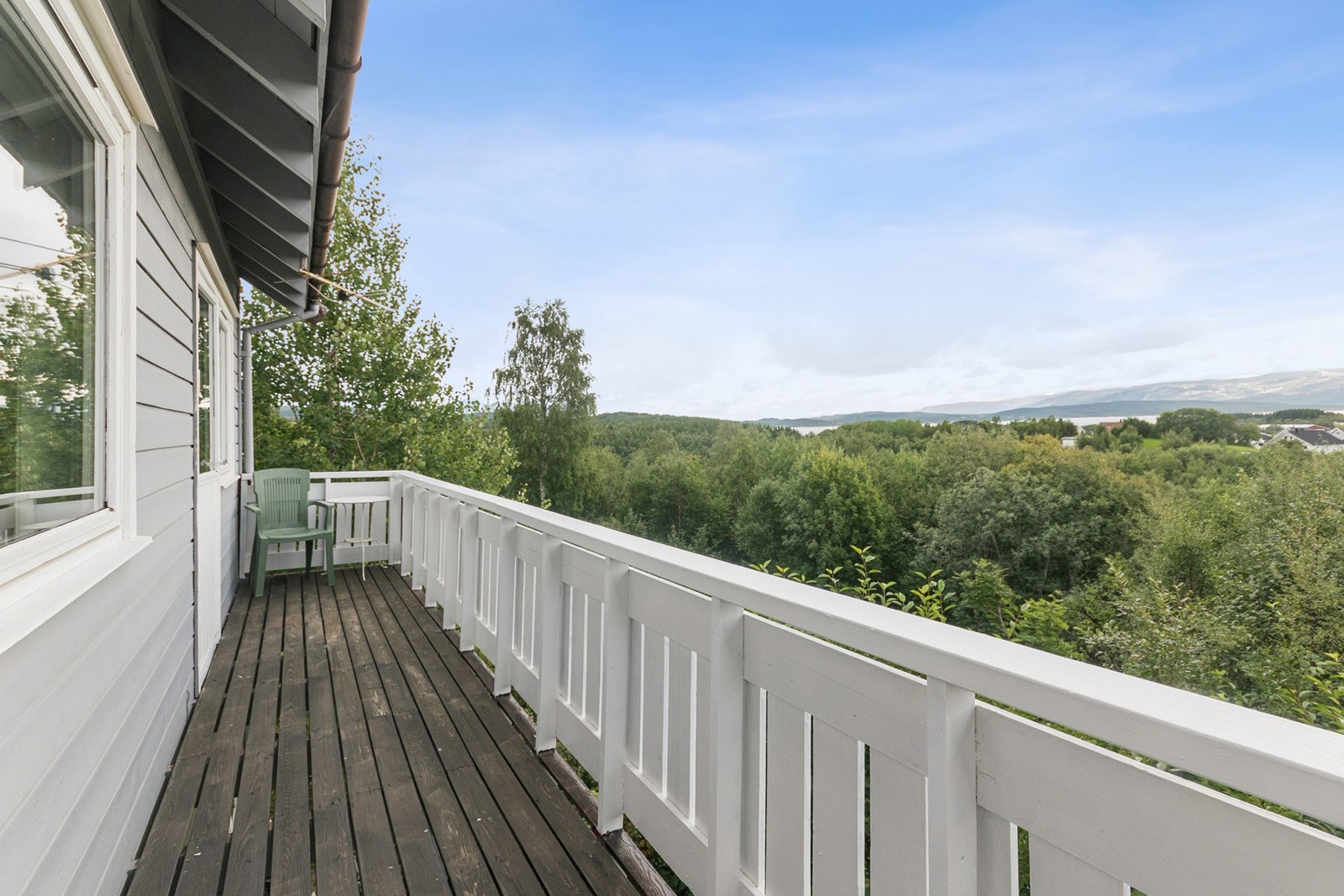 Fra soverommet er det utgang til en balkong med gode solforhold. Galleribilde