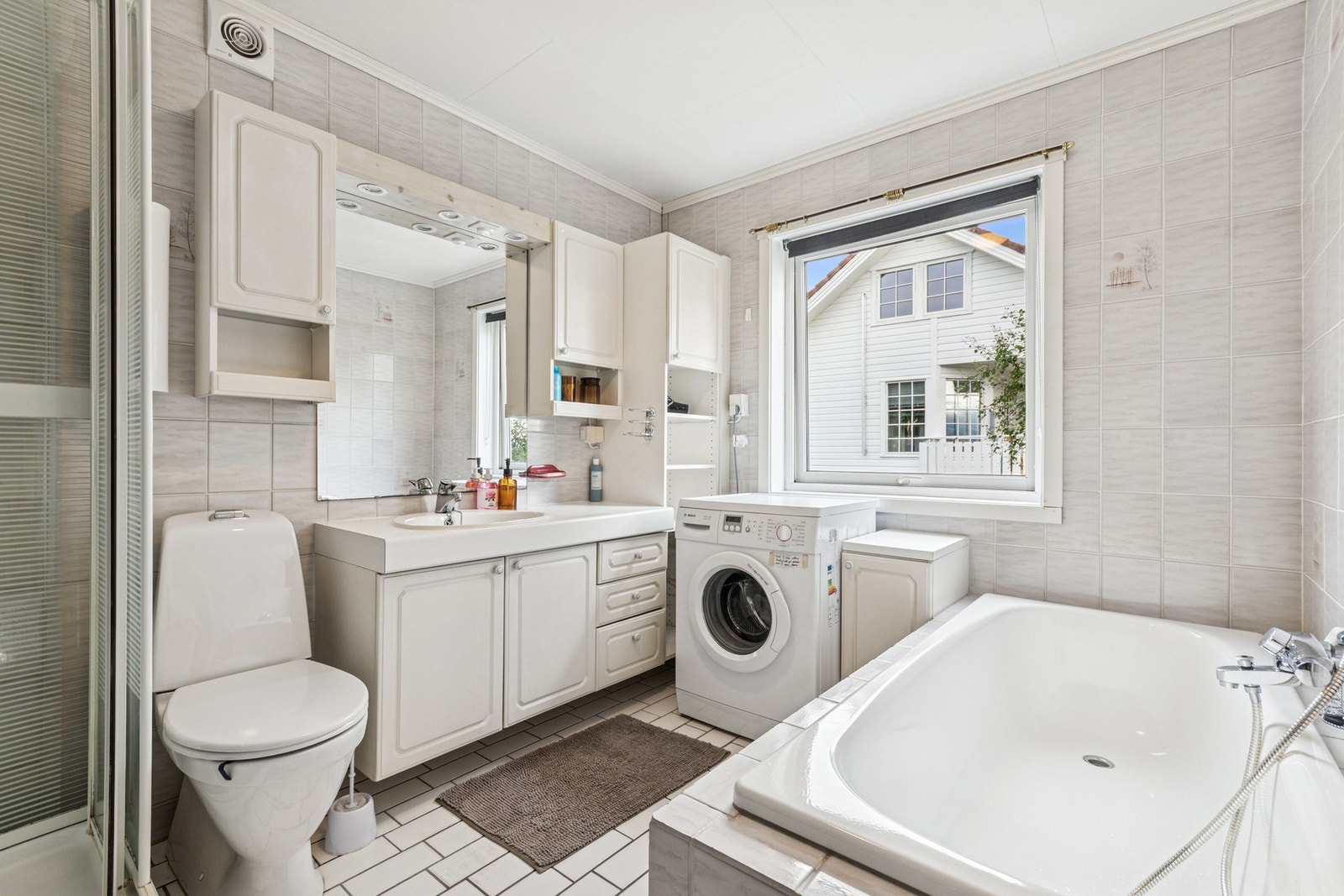 Bad 2 i 1. etasje. Galleribilde