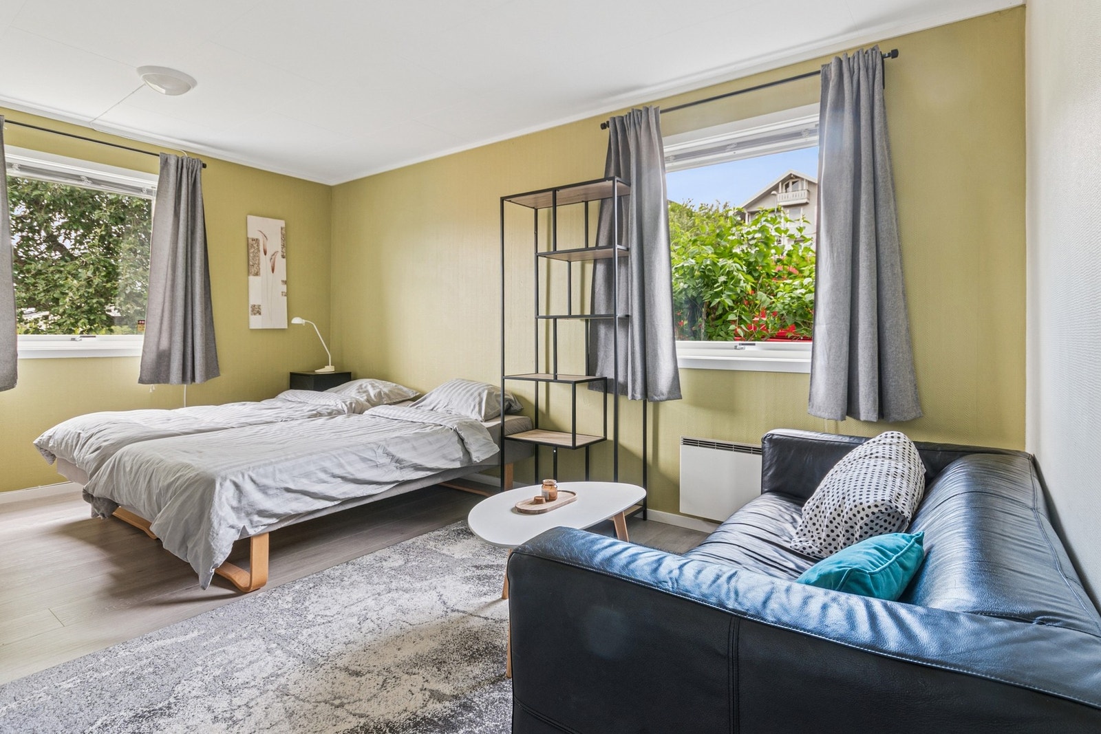 Tv-stue som i dag er innredet som soverom. Galleribilde