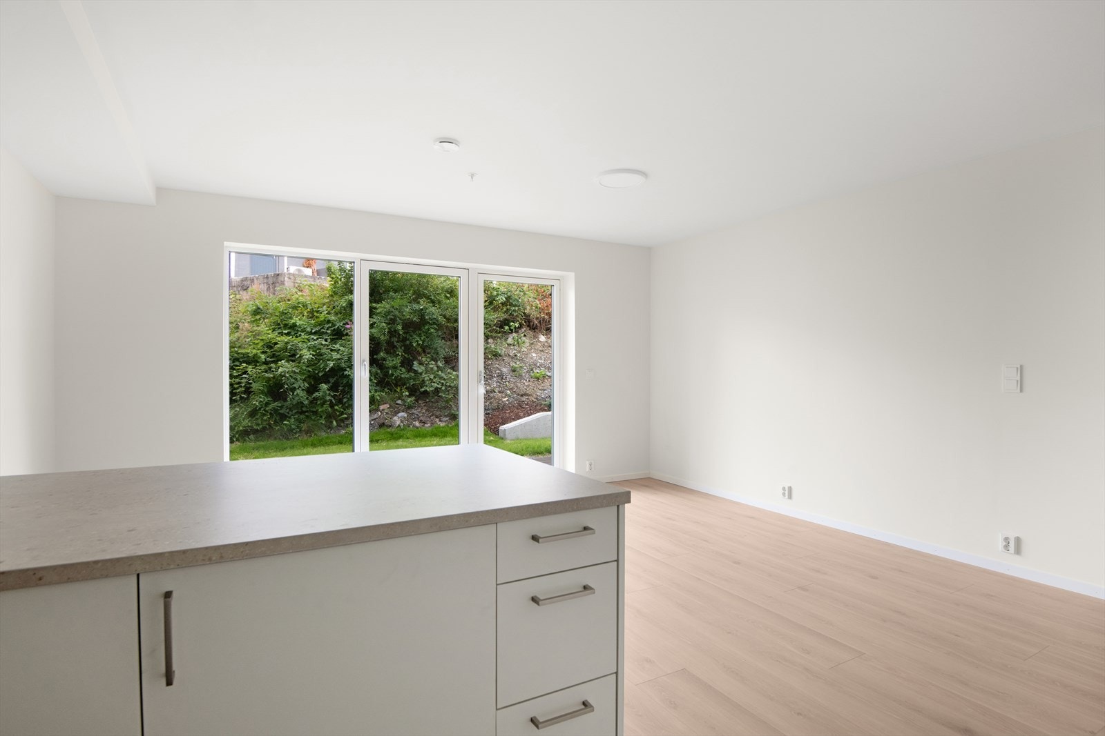 Det vil være både integrert stekeovn, induksjonsplatetopp, oppvaskmaskin og kjøl/frys-skap. Galleribilde