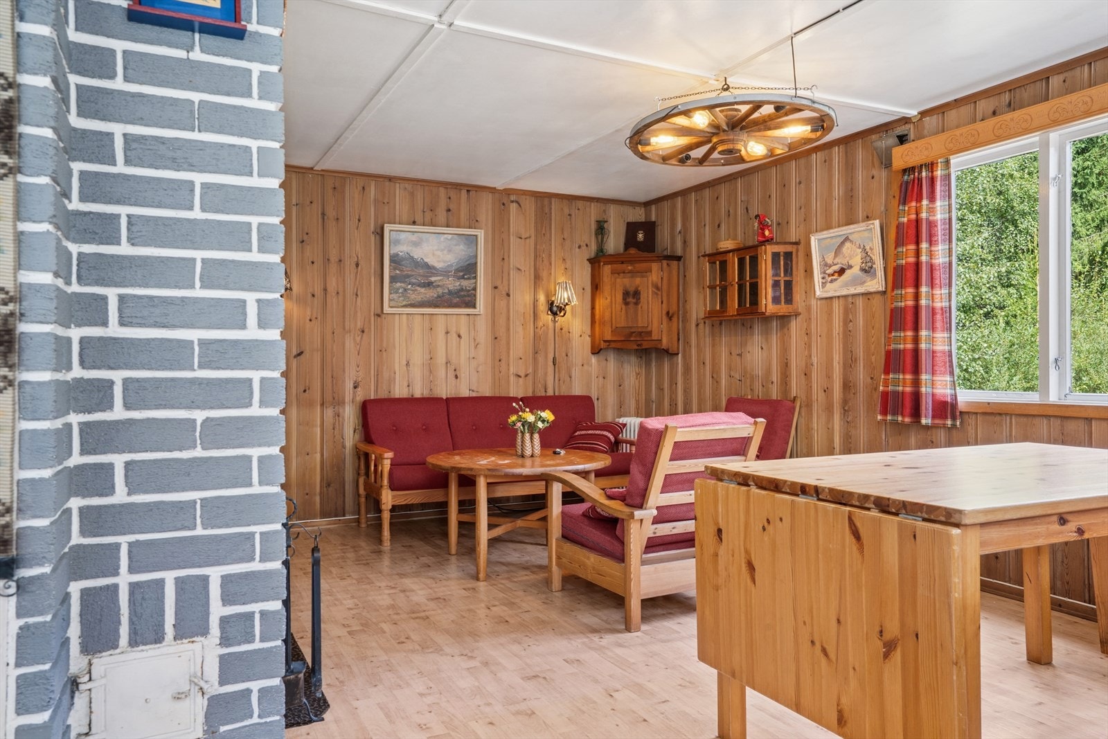 Stue med gode møbleringsmuligheter. Galleribilde