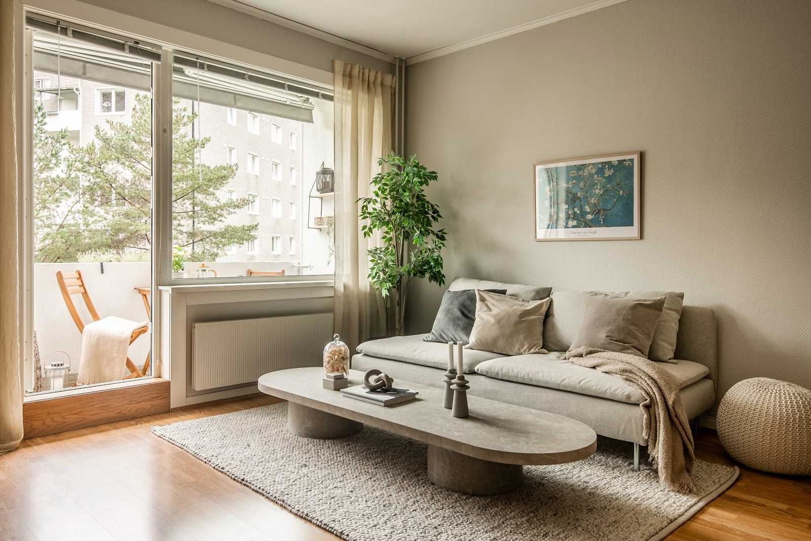 Store vindusflater gir mye lys Galleribilde