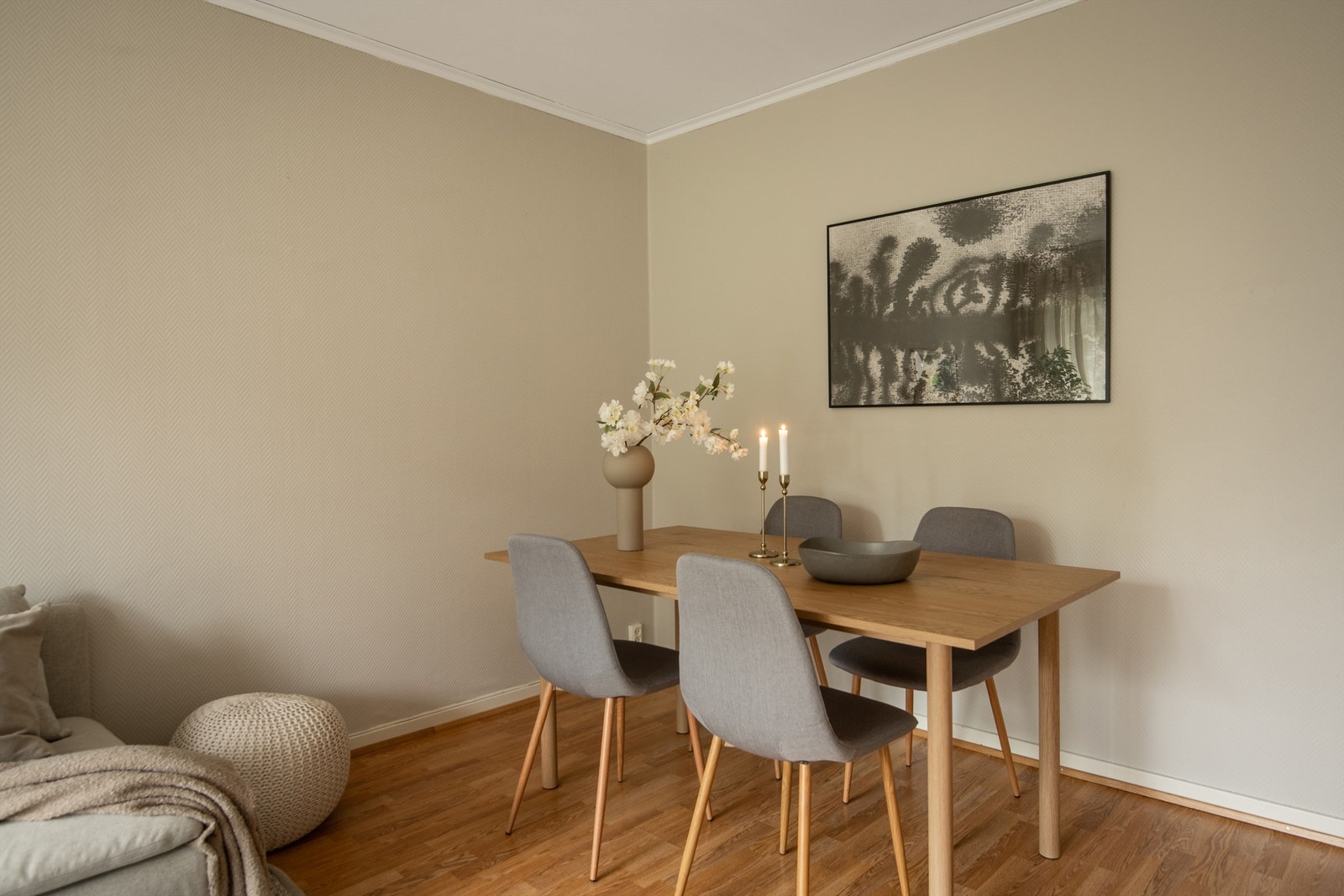 Fin plass til spisebord i stuen Galleribilde
