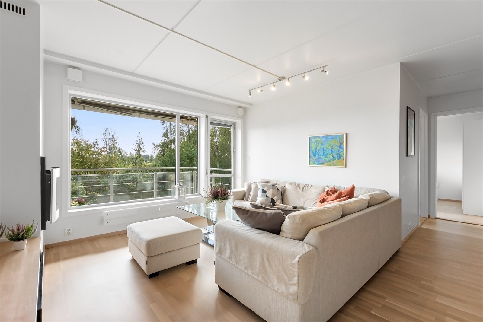 Lys og åpen stue. Galleribilde