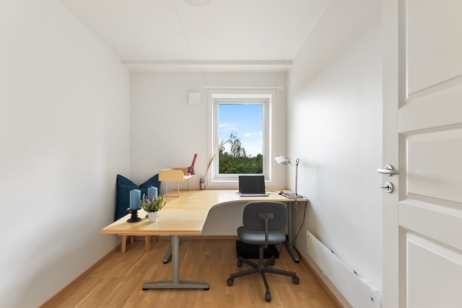 Det andre soverommet egner seg godt som barnerom, gjesteværelse eller kontor. Galleribilde