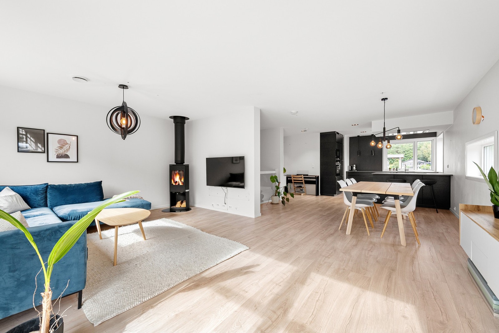 Åpen stue/kjøkken-løsning. Galleribilde