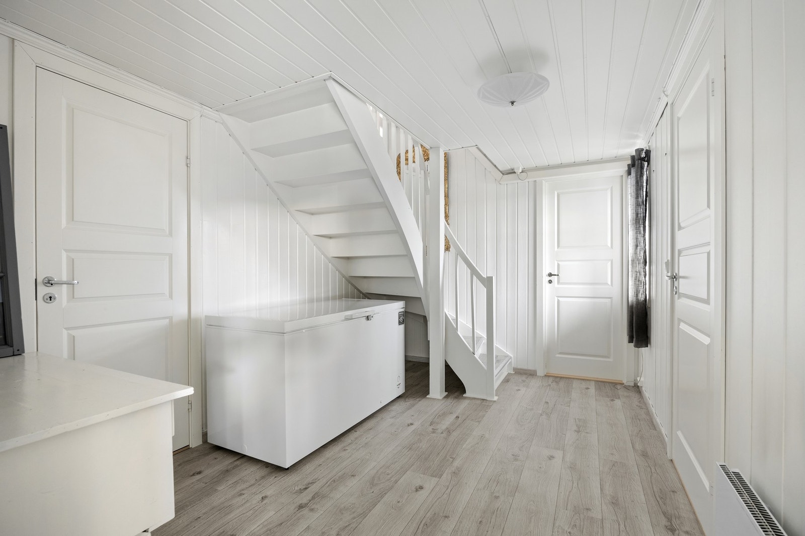 Gang i underetasje - ca 12 kvm. Galleribilde