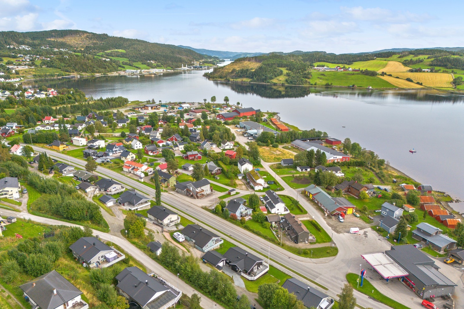Sentral beliggenhet i Malm, nært butikk, barnehage og skole. Galleribilde