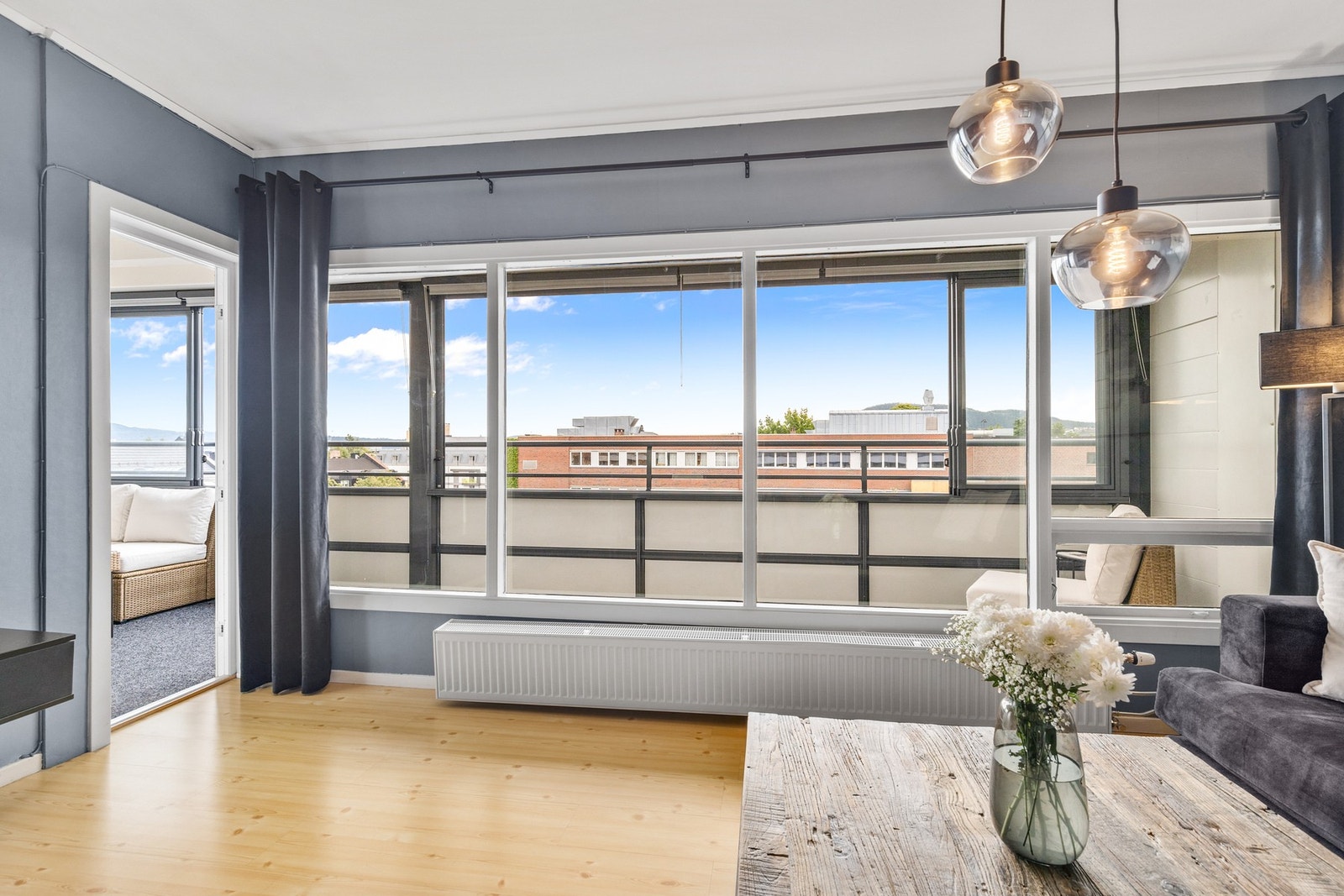Balkongen fungerer som en forlengelse av stuen. Galleribilde