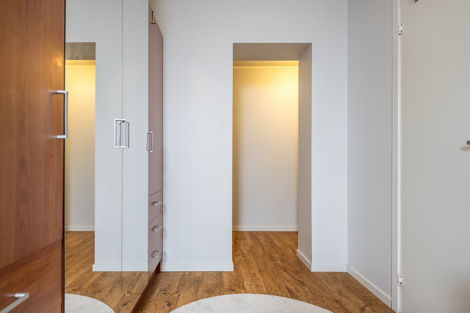 I tilknytning til soverommet har et du praktisk disponibelt rom som kan innredes som walk-in closet. Galleribilde