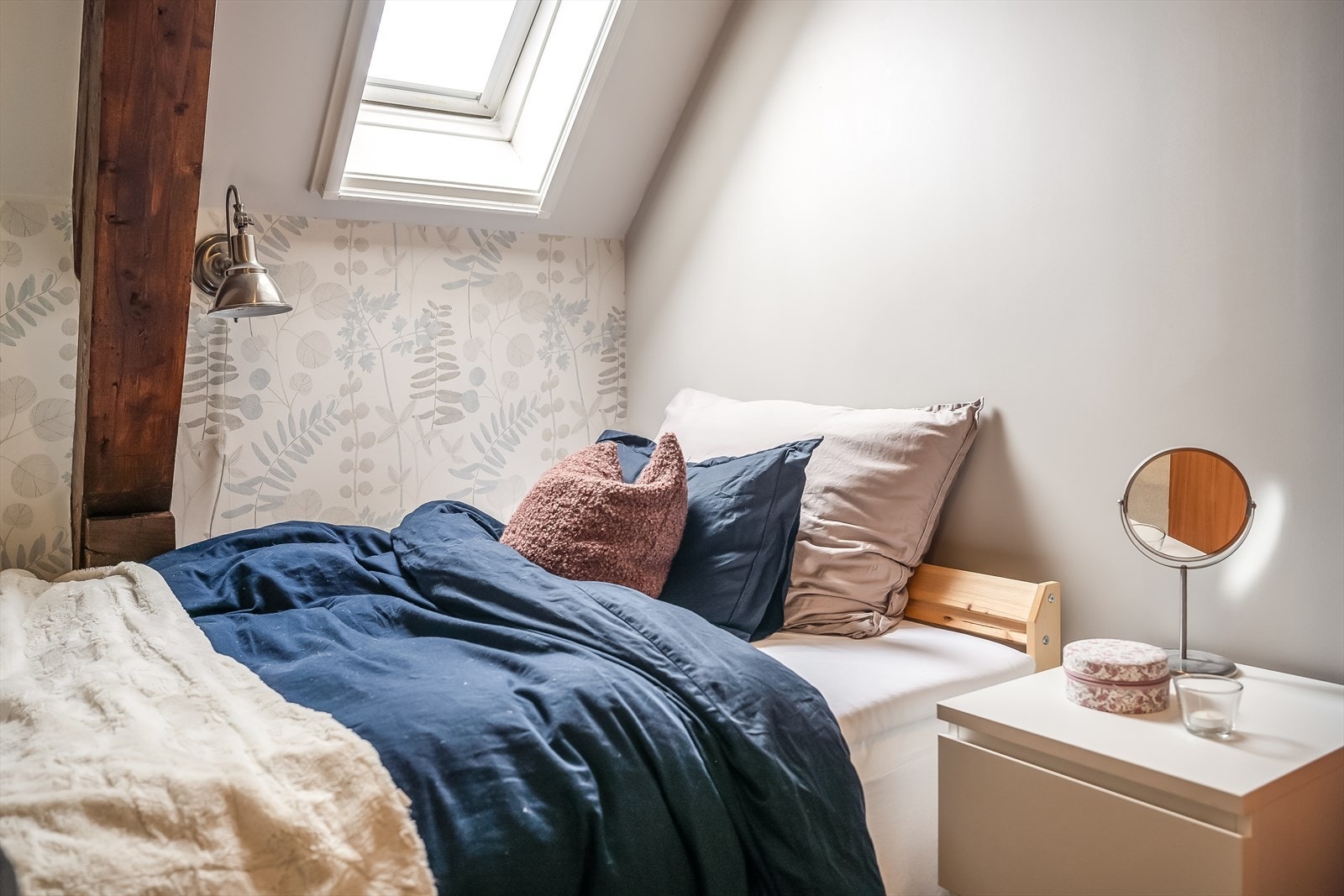 Hovedsoverommet er av god størrelse og måler 13 m². Galleribilde