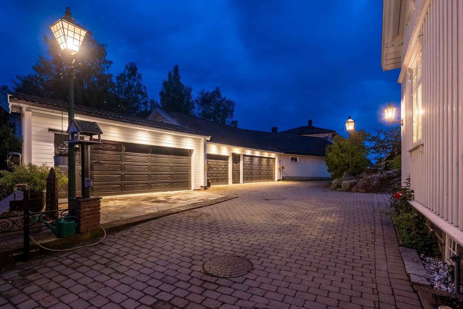 Flere garasjeplasser, verksted, kontor - mange muligheter Galleribilde