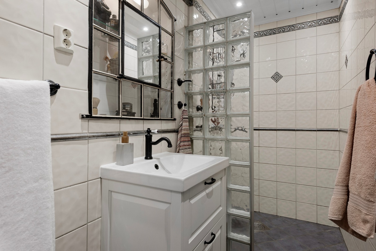 Bad i 1. etasje Galleribilde