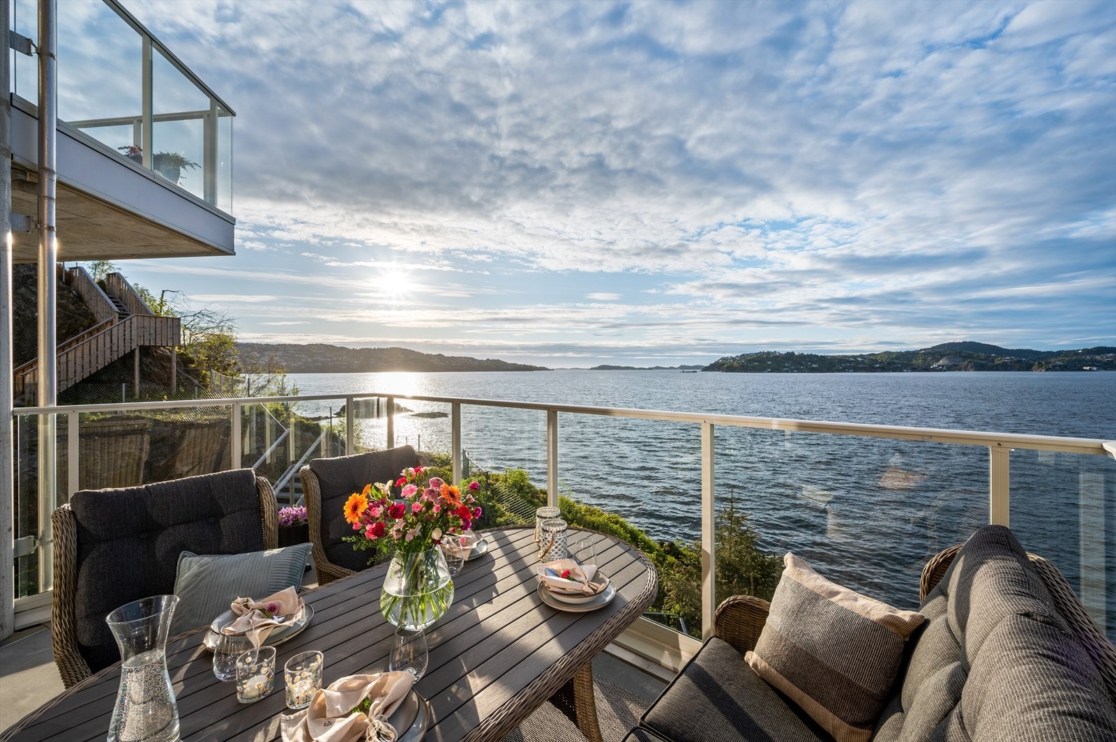 Her kan man invitere både venner og familie til selskap i sjøkanten. Galleribilde