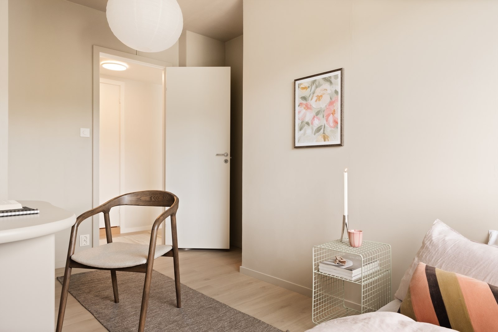 Dette rommet på 9,4 m² fungerer like godt som kombinert gjesterom og hjemmekontor. Galleribilde