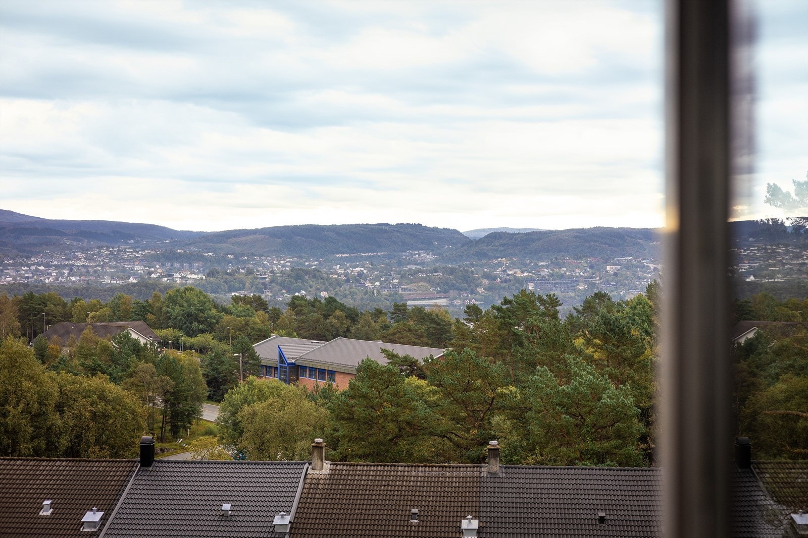 Nydelig utsikt mot Nordåsvannet og omliggende områder Galleribilde