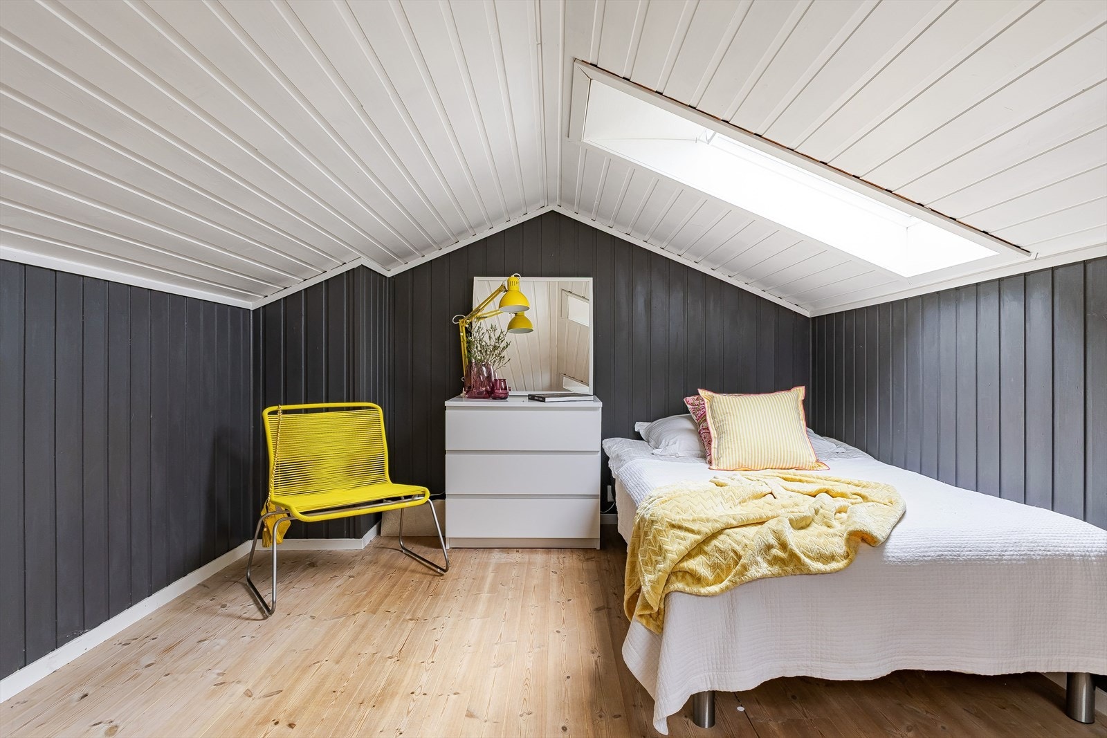 Loftet er innredet som soverom (ikke godkjent) Galleribilde