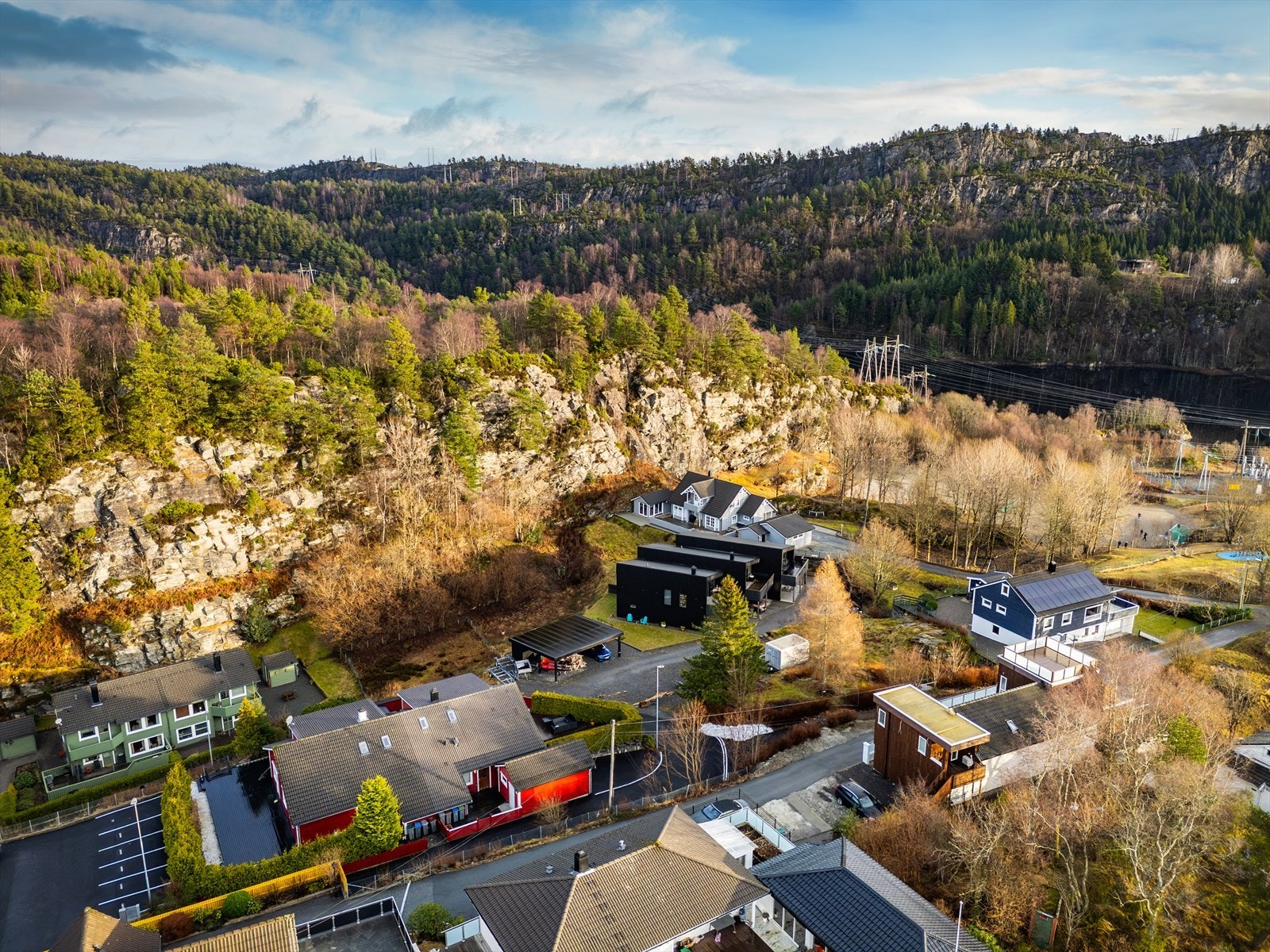 - Gangavstand til Kleppe barnehage, Haugen barnehage og Juvik barnehage
- Galleribilde