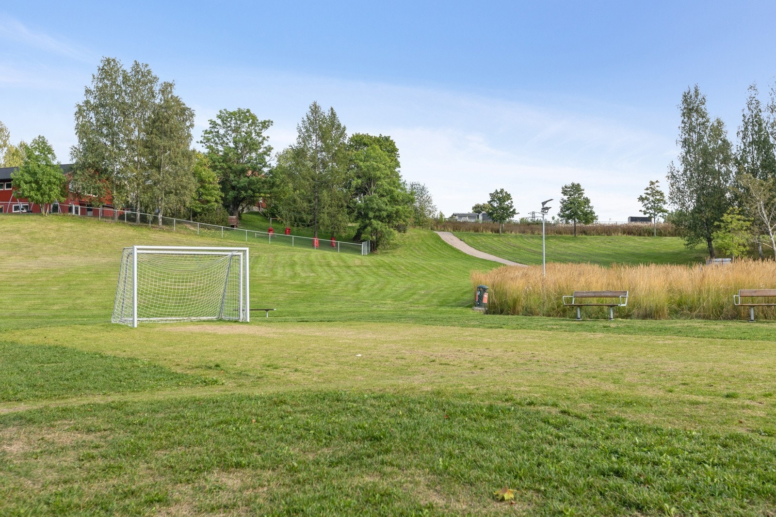 Tilrettelagt for fotballspilling i enden av borettslaget. Veldig populært. Galleribilde