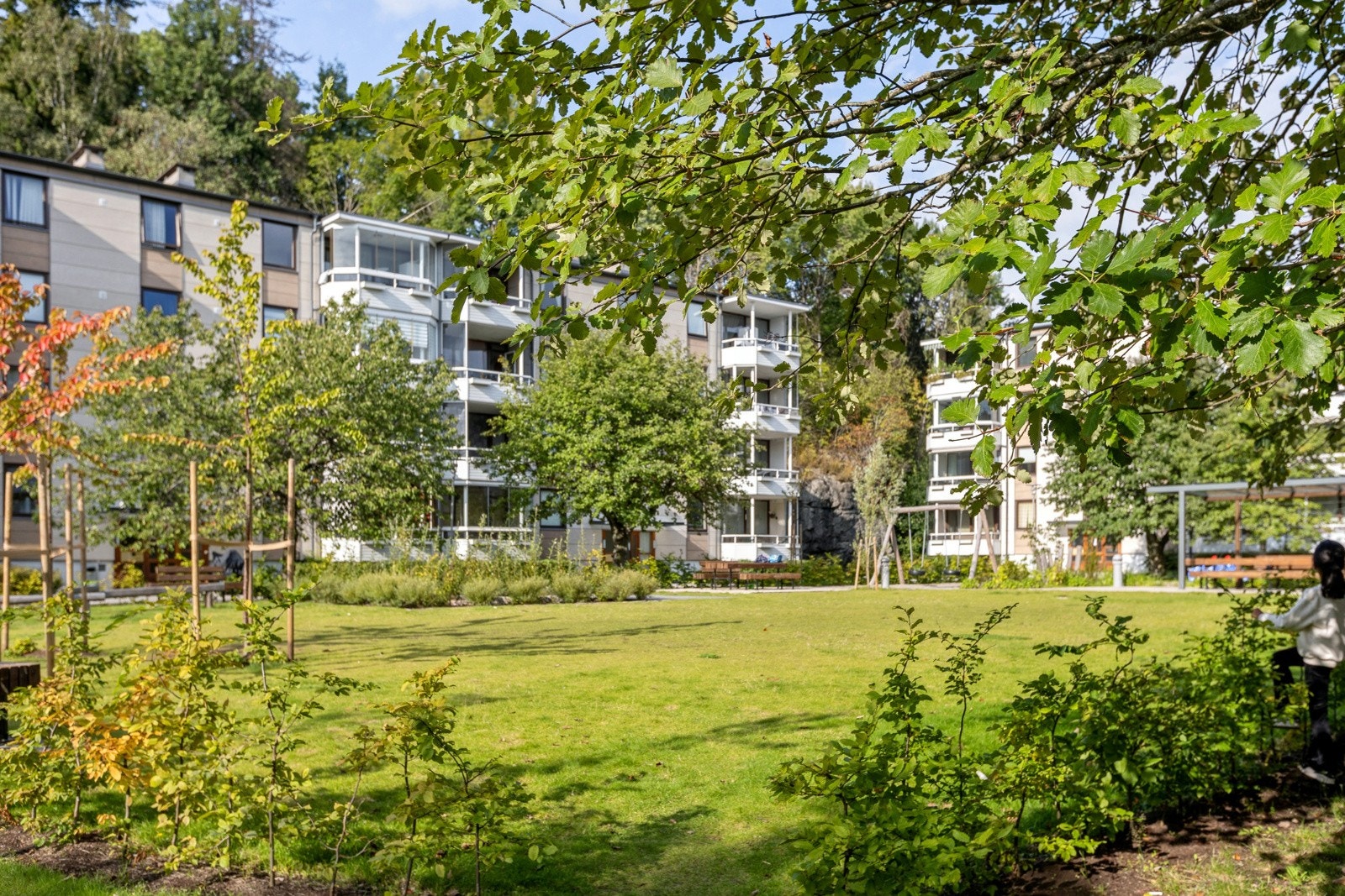 Smedstua borettslag har egen "Smie", et hus på området som kan leies til samlinger av selskap i egen regi. Smedstua borettslag er et sosialt lag som har arrangert både juletrefest, sommerfest og annet. Galleribilde
