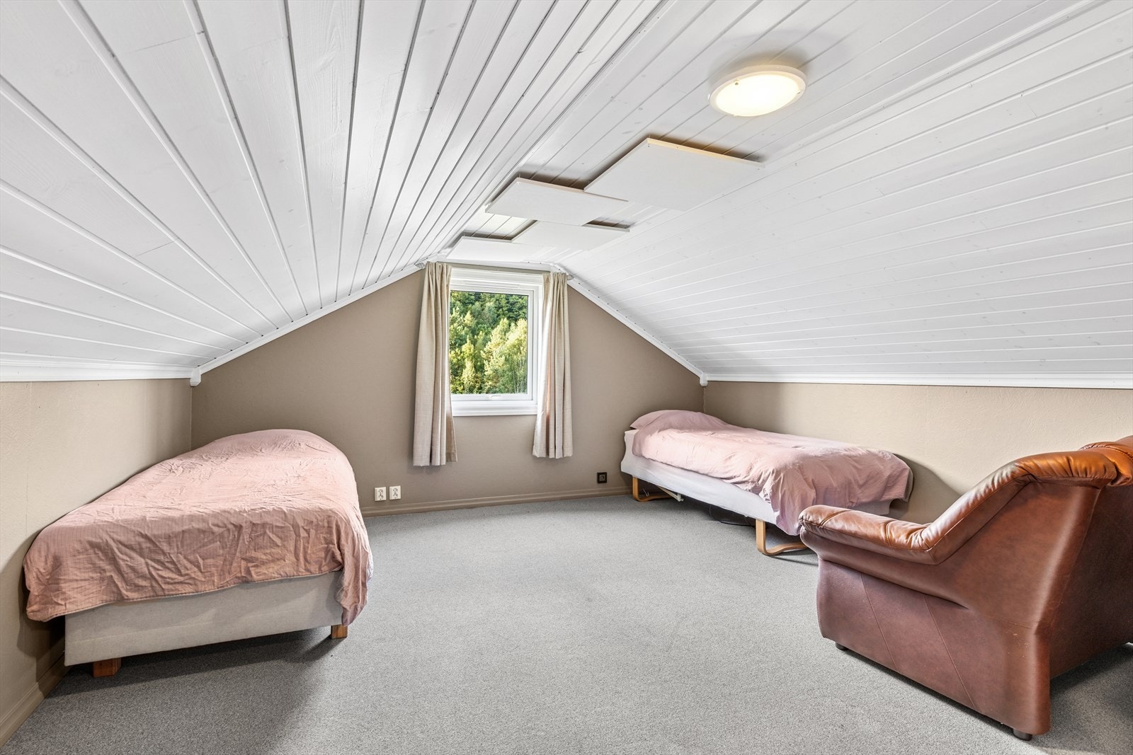 Innredet rom over tilbygg (Ikke godkjent for varig opphold) Galleribilde