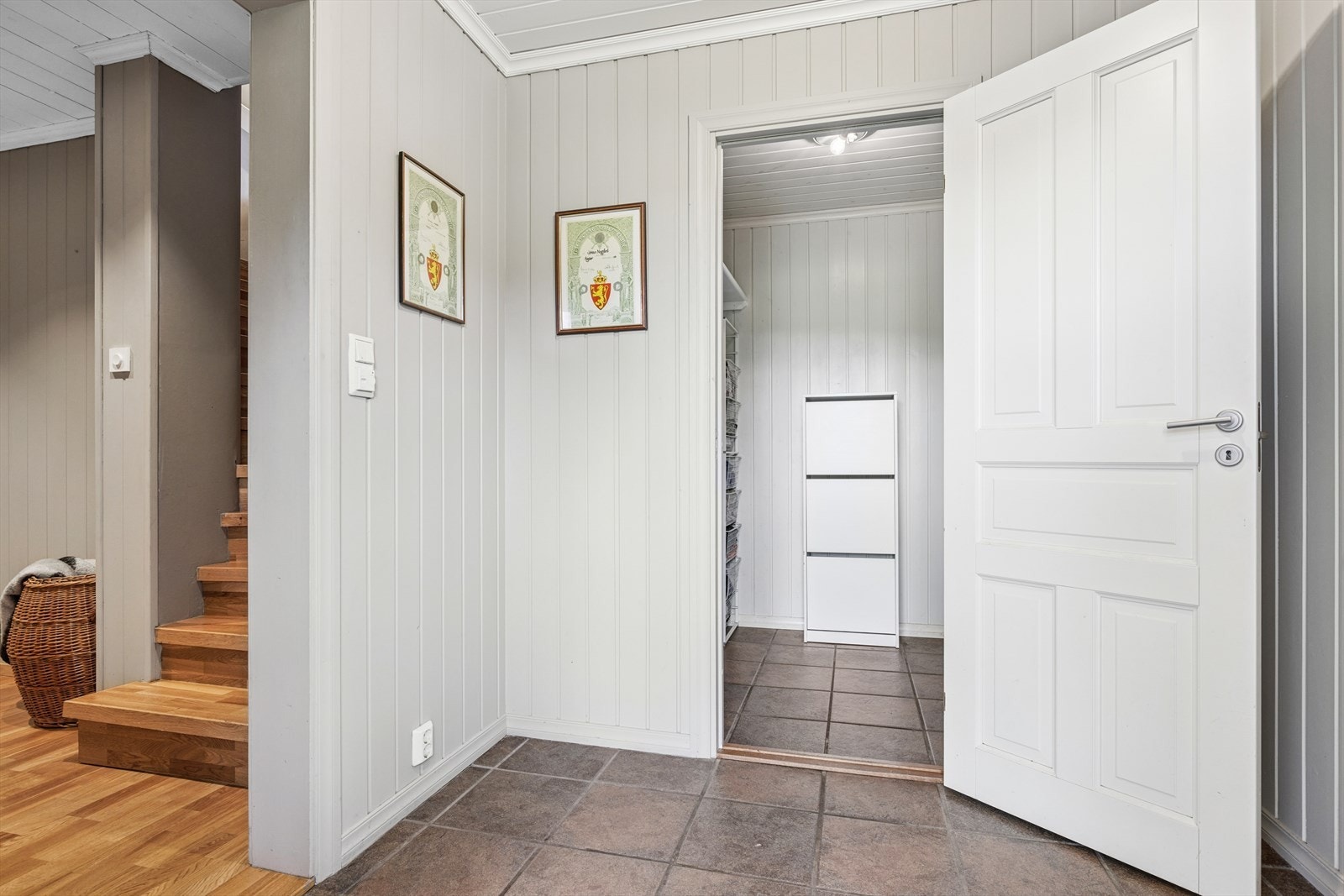 Entré - bod rett frem Galleribilde