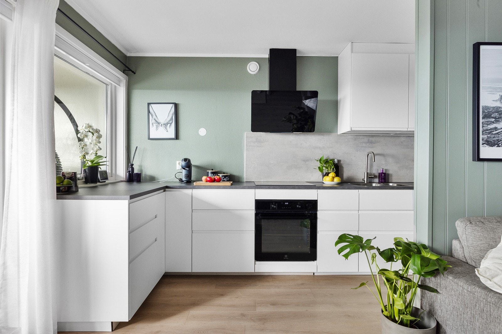Lekkert og moderne IKEA-kjøkken fra 2019. Galleribilde