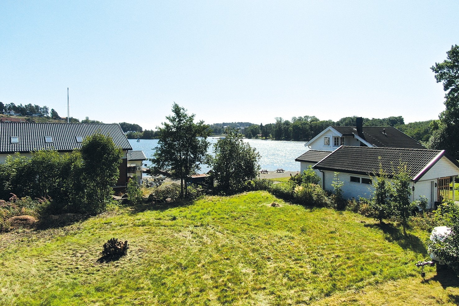 Utsikt fra kjøkkenet i 2. etasje. (Dronebilde i riktig høyde) Galleribilde