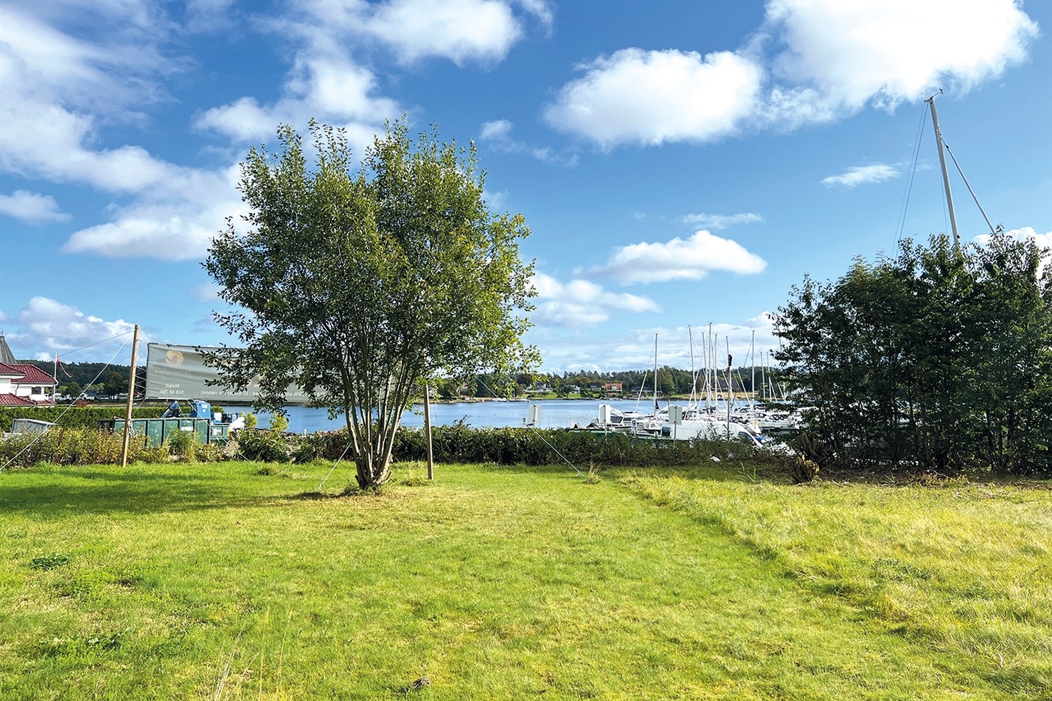 Panoramautsikt utover Husøysundet (fra bakkenivå) Galleribilde