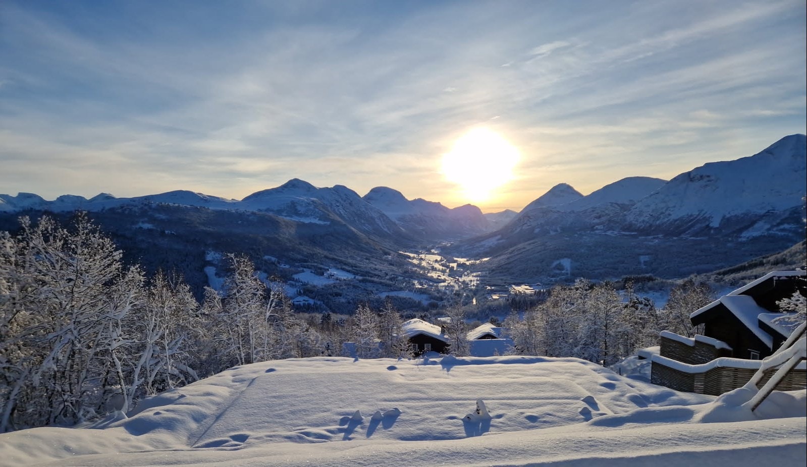 Ferdig støpt plate | Klart til bygging av hytte | Flott utsikt | Vinter på fjellet Galleribilde