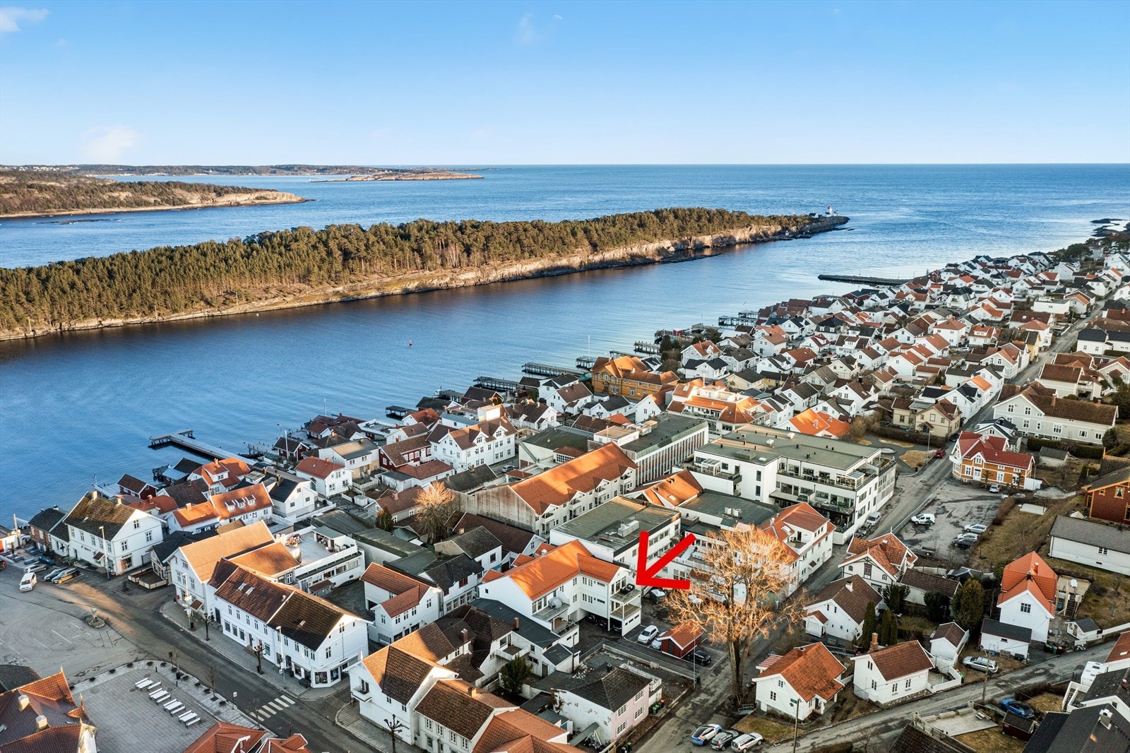 Her er det nærhet til "alt" av servicefunksjoner, sjøen og flotte tur- og rekreasjonsmuligheter! Galleribilde