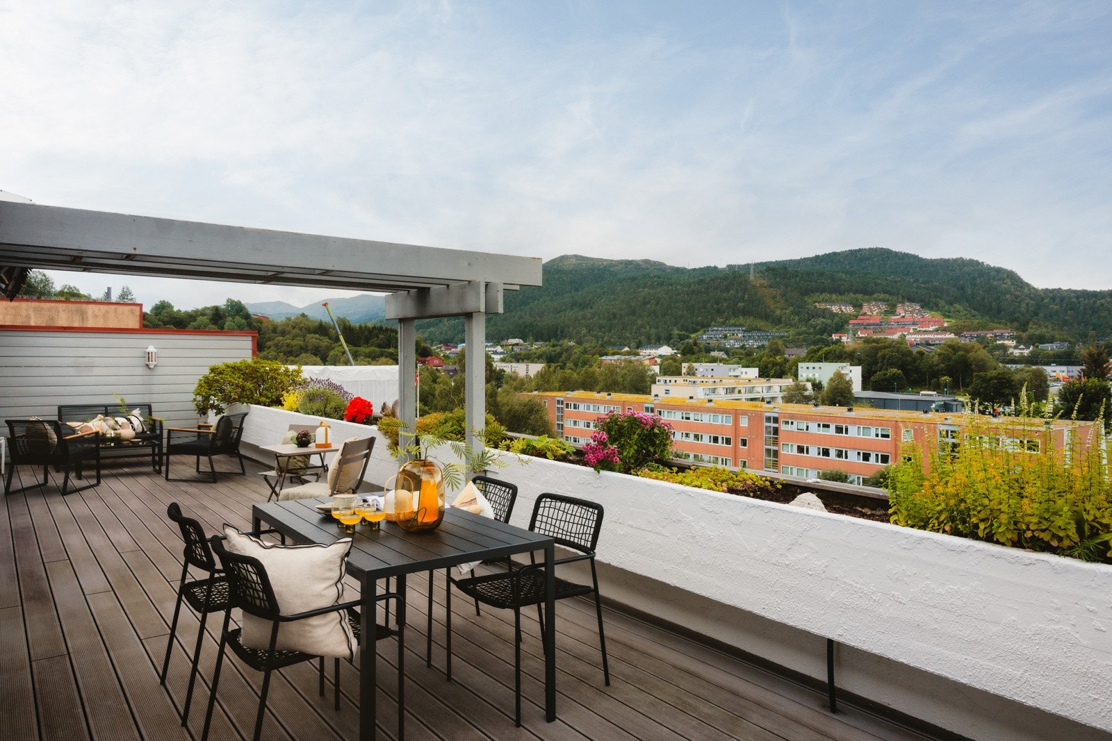 EIENDOMSMEGLER / SALGSLEDER / PARTNER KEN MARTIN WIGAND PRESENTERER LIAFLATEN 44 Galleribilde