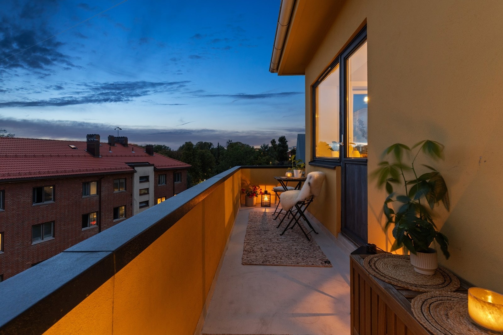 Scott Kvendset v/DNB Eiendom ønsker velkommen til en gjennomgående 2-roms hjørneleilighet i toppetasjen. Galleribilde