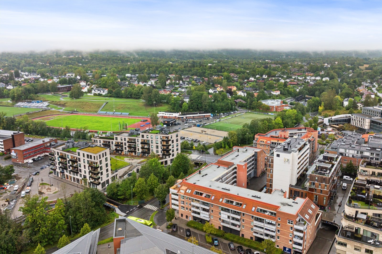 Leiligheten har en meget attraktiv og sentral plassering midt i Asker sentrum, med alt av byliv og servicetilbud rett utenfor inngangsdøren. Galleribilde