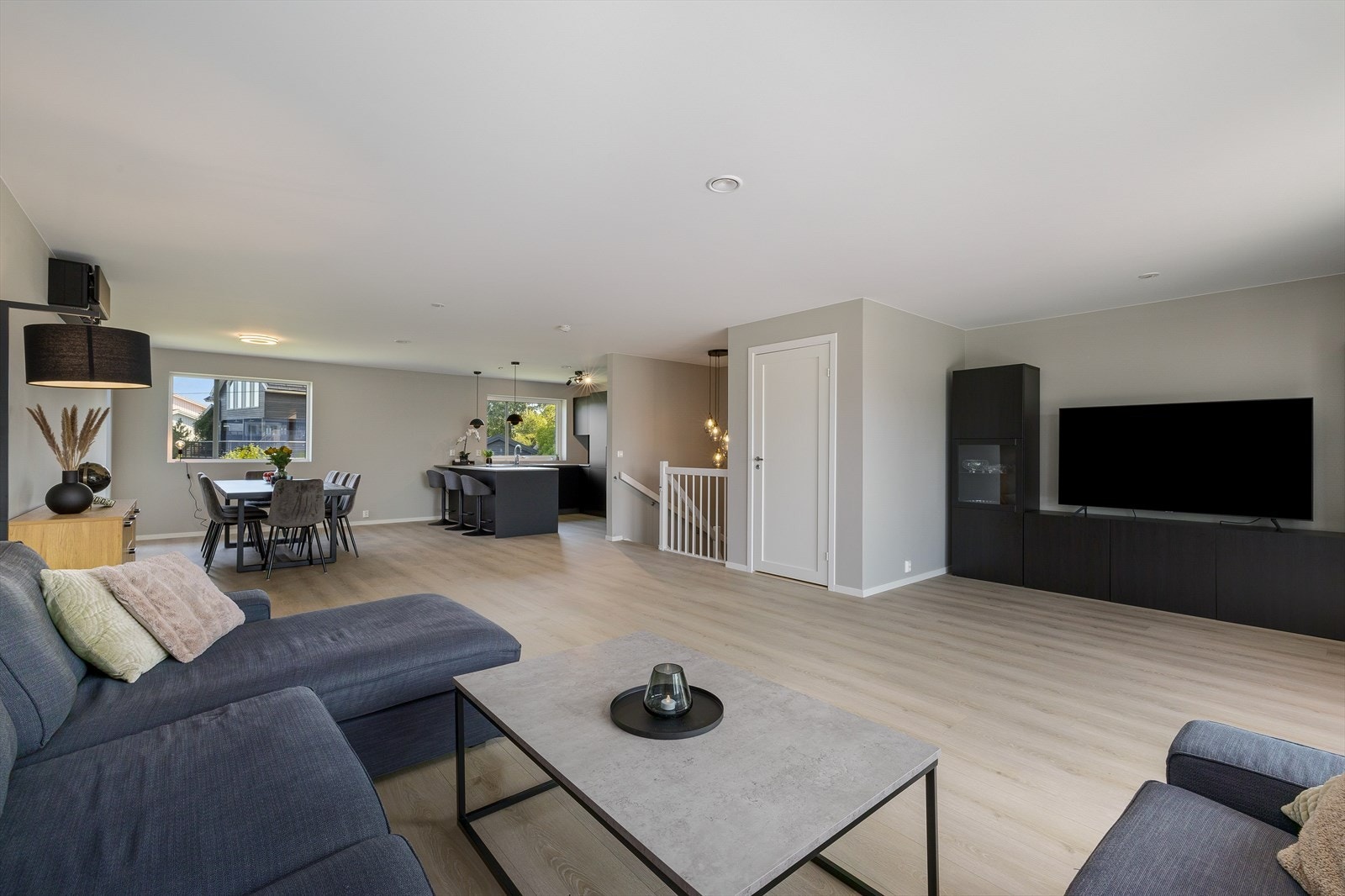 Det finnes en dør i 2 etasje - til et praktisk toalettrom. Galleribilde