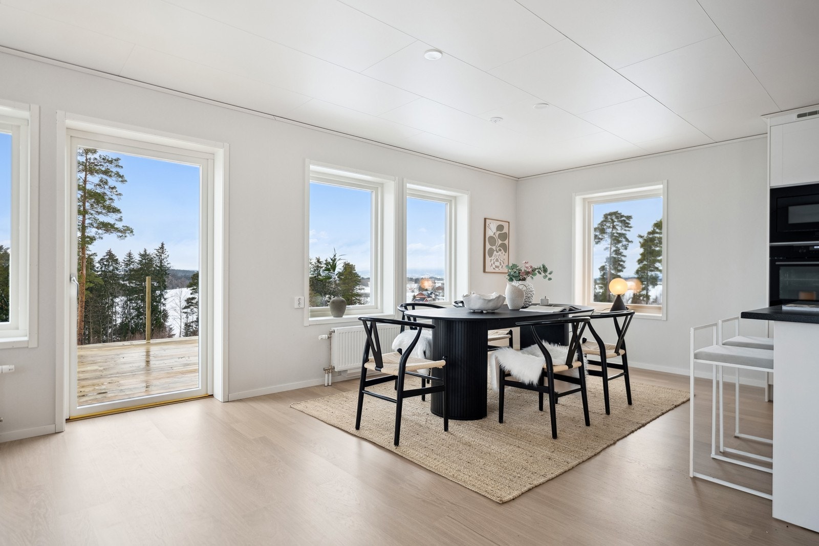 Boligen har lyse og pene overflater og en god planløsning. Galleribilde