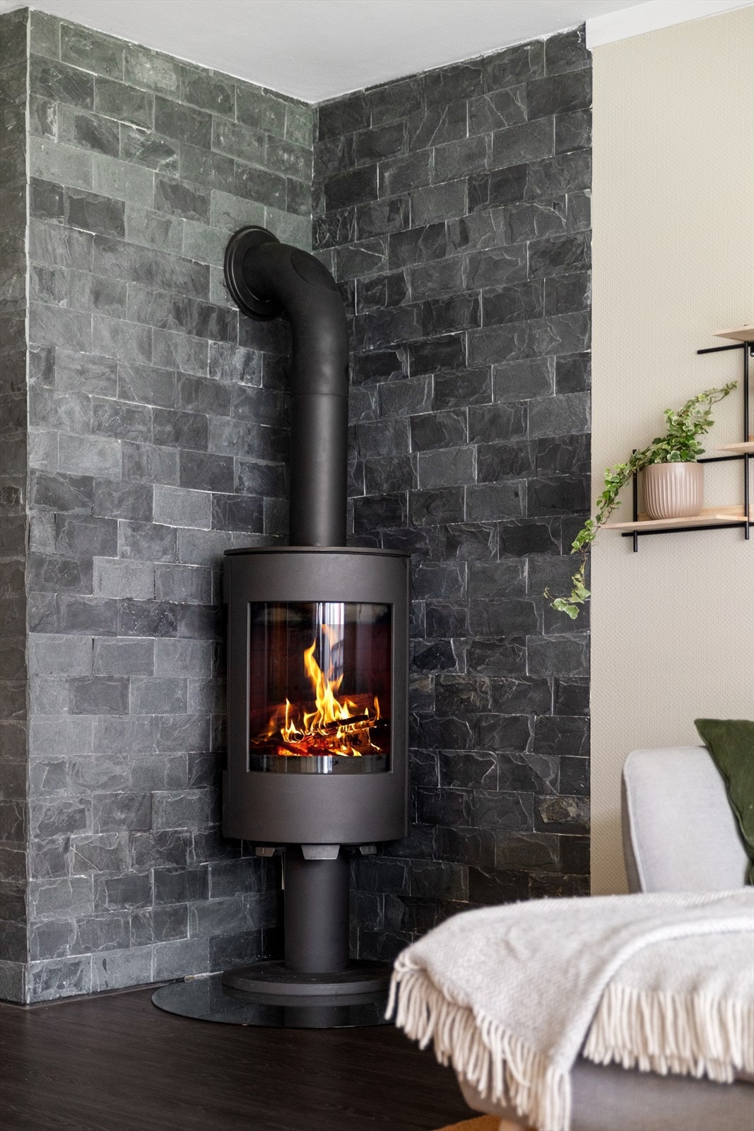 Peisen er perfekt for vinterkvelder der man ønsker seg litt ekstra kos i stua. Galleribilde