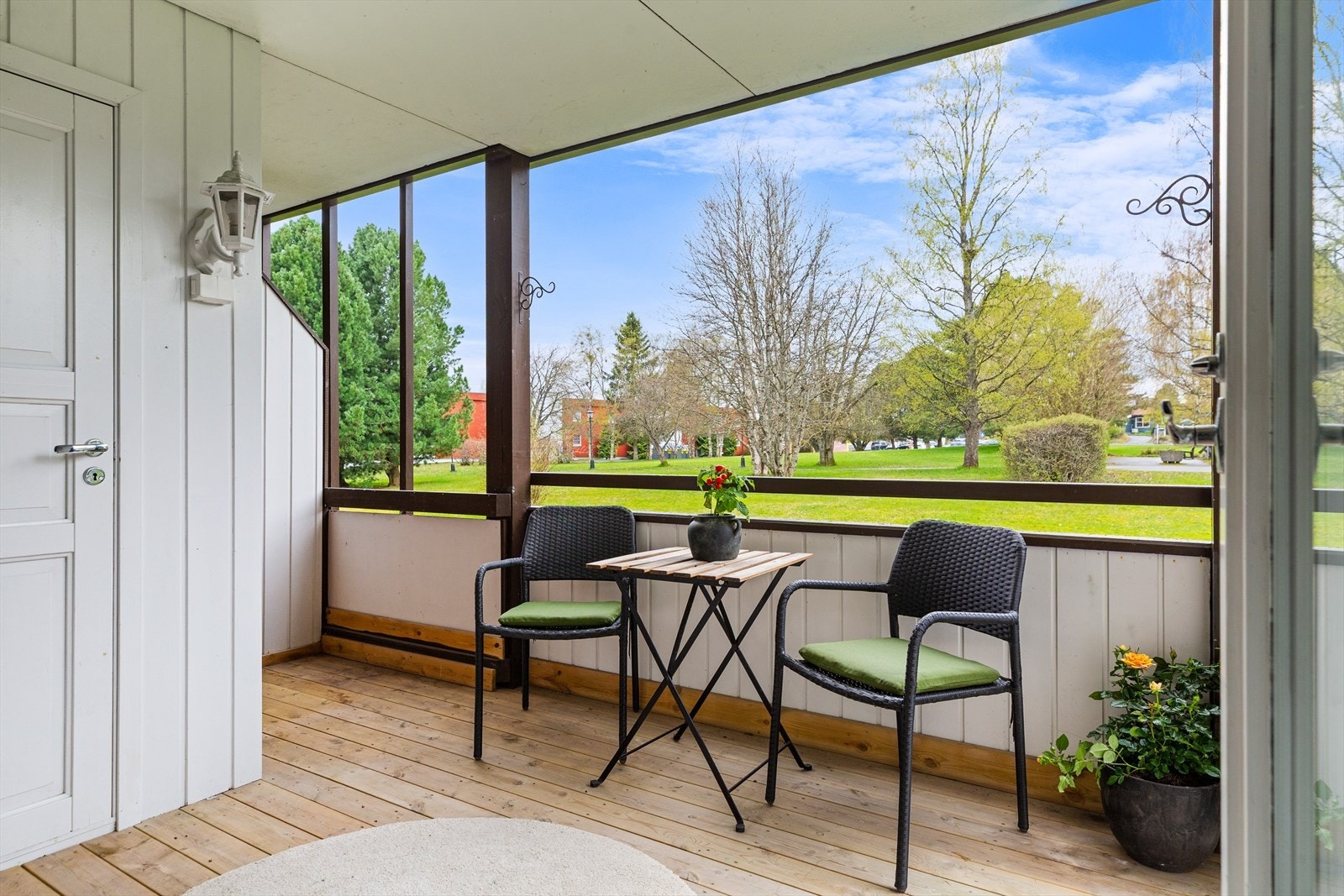 Balkongen er på ca. 8,5 kvm og har en praktisk utebod på ca. 1 kvm. Galleribilde