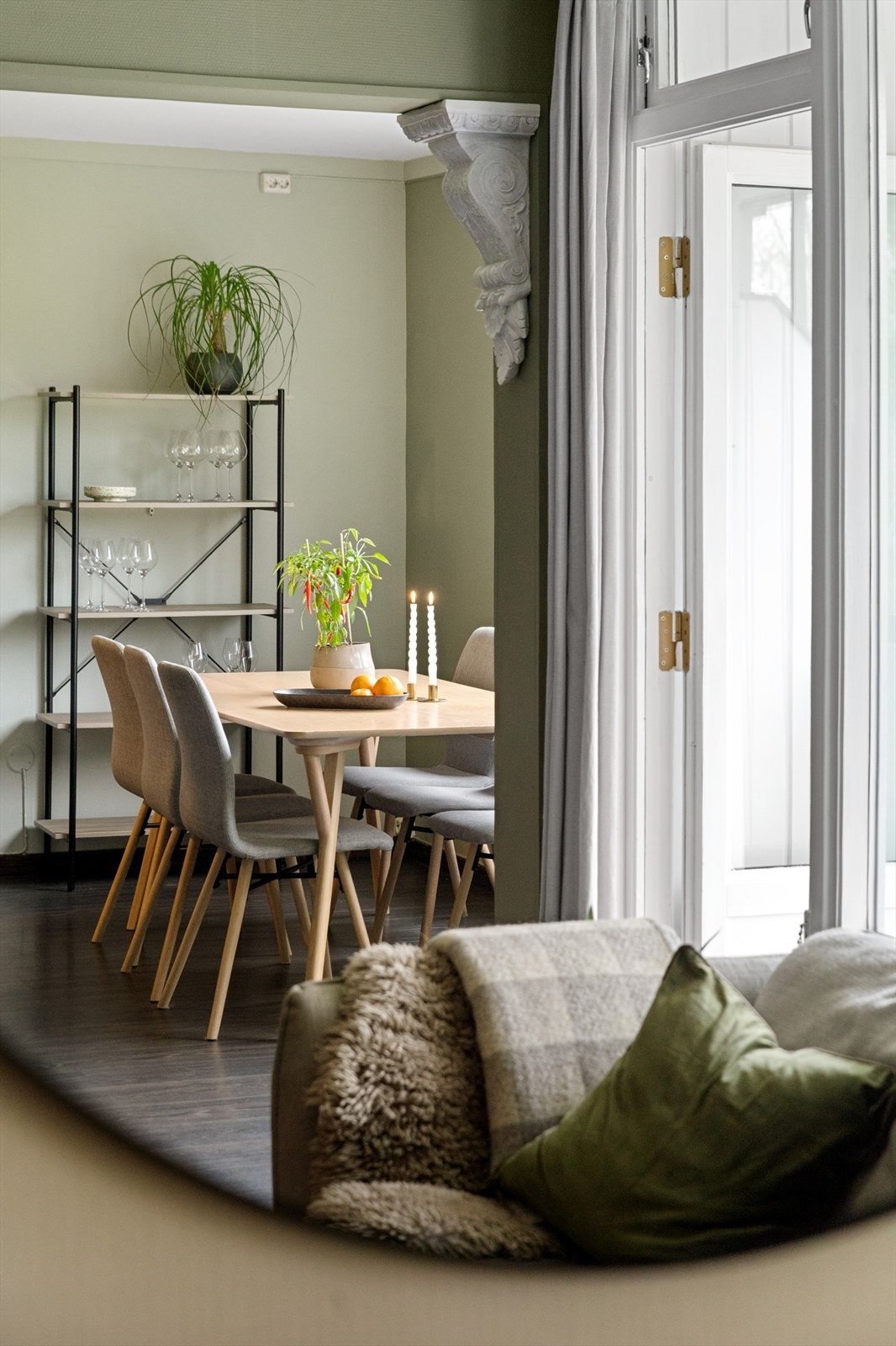 Her ligger alt til rette for å samle familie og venner til hyggelige måltider. Galleribilde