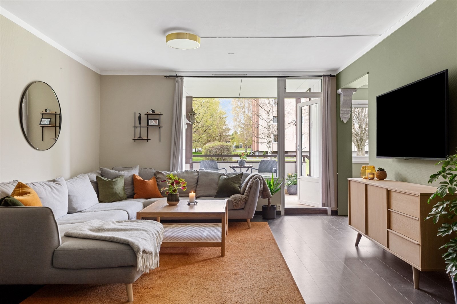 Det stilrene farge- og materialvalget gir rom for egen, kreativ innredning. Galleribilde