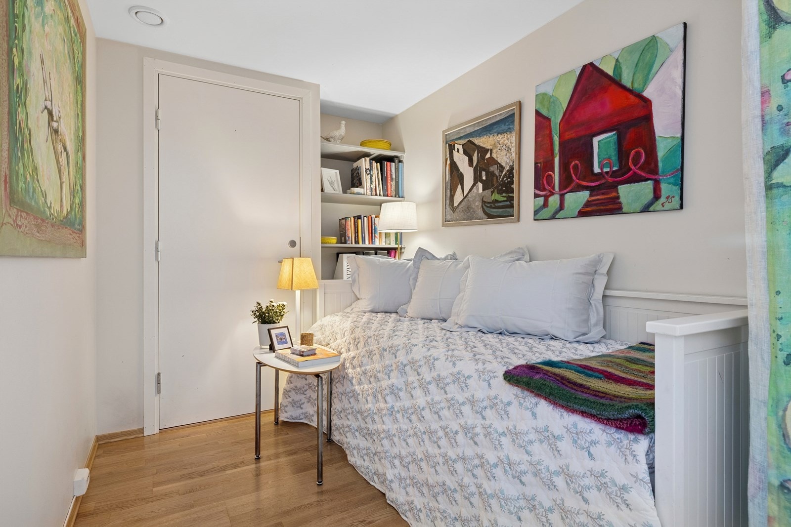 Sovealkove med plass til gjesteseng Galleribilde