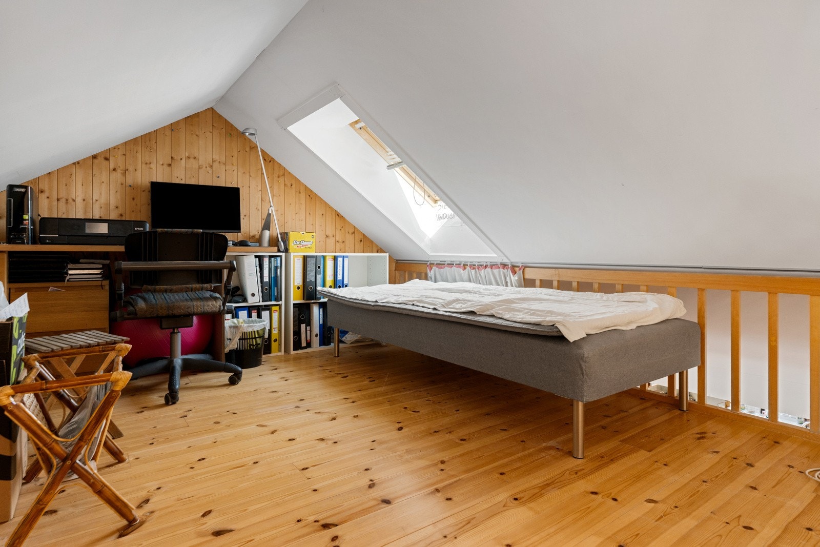Hems over stue og soverom med mulighet for etablering av kontor/gjesterom Galleribilde