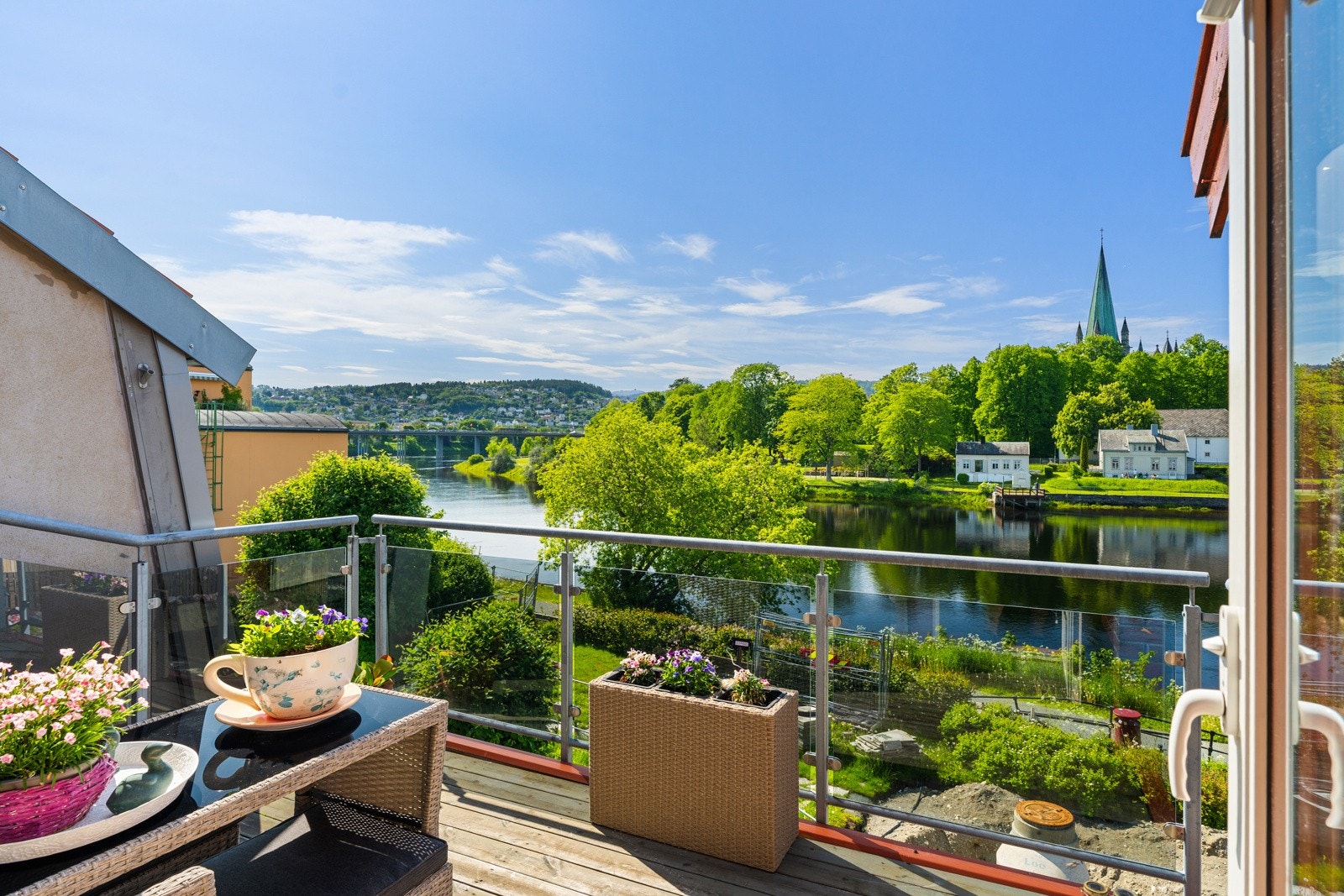 Balkong i andre etasje av vestfløyen. Galleribilde