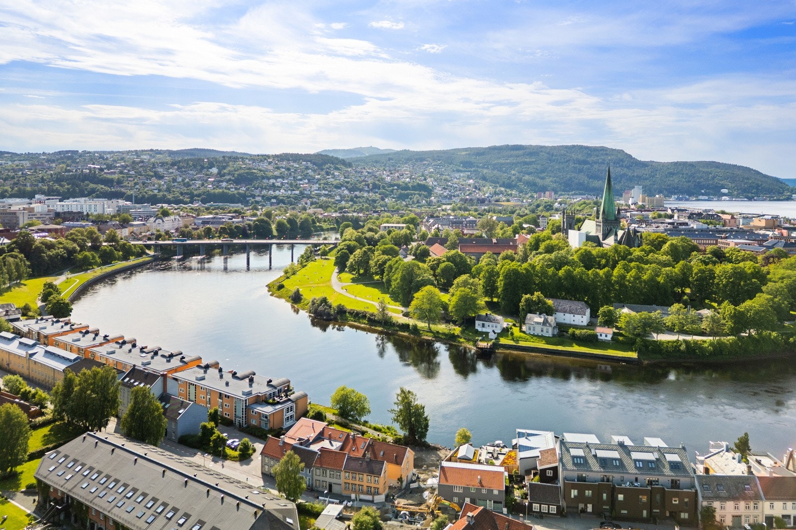 På Bakklandet har man korte avstander til alt Trondheim sentrum har å by på, med gangavstand til blant annet Midtbyen, Solsiden og Elgeseter. Galleribilde