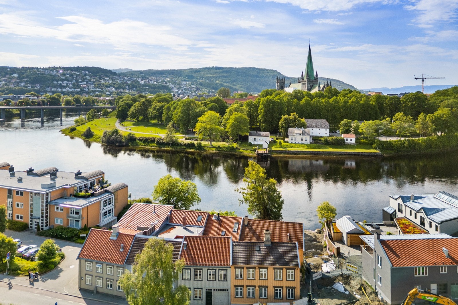Denne fantastiske generasjonsboligen har en nydelig beliggenhet på Bakklandet, i fremste rekke mot Nidelva. Galleribilde