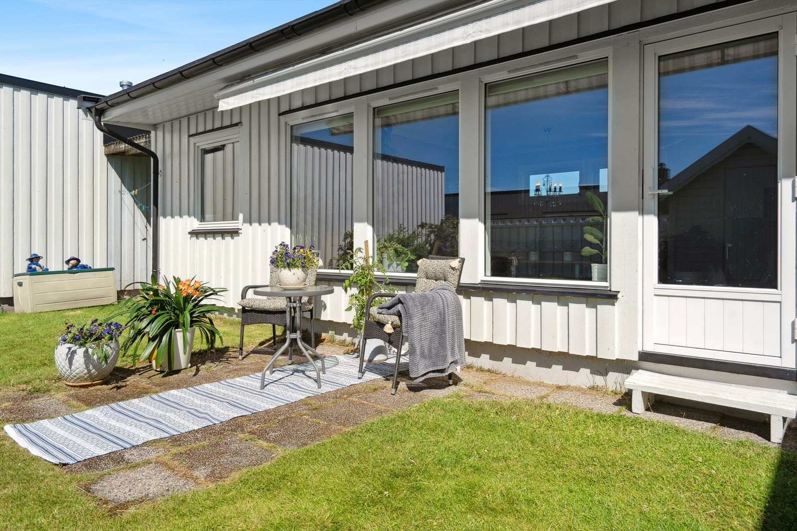 Uteområdet har plass for diverse utemøblementer. Galleribilde