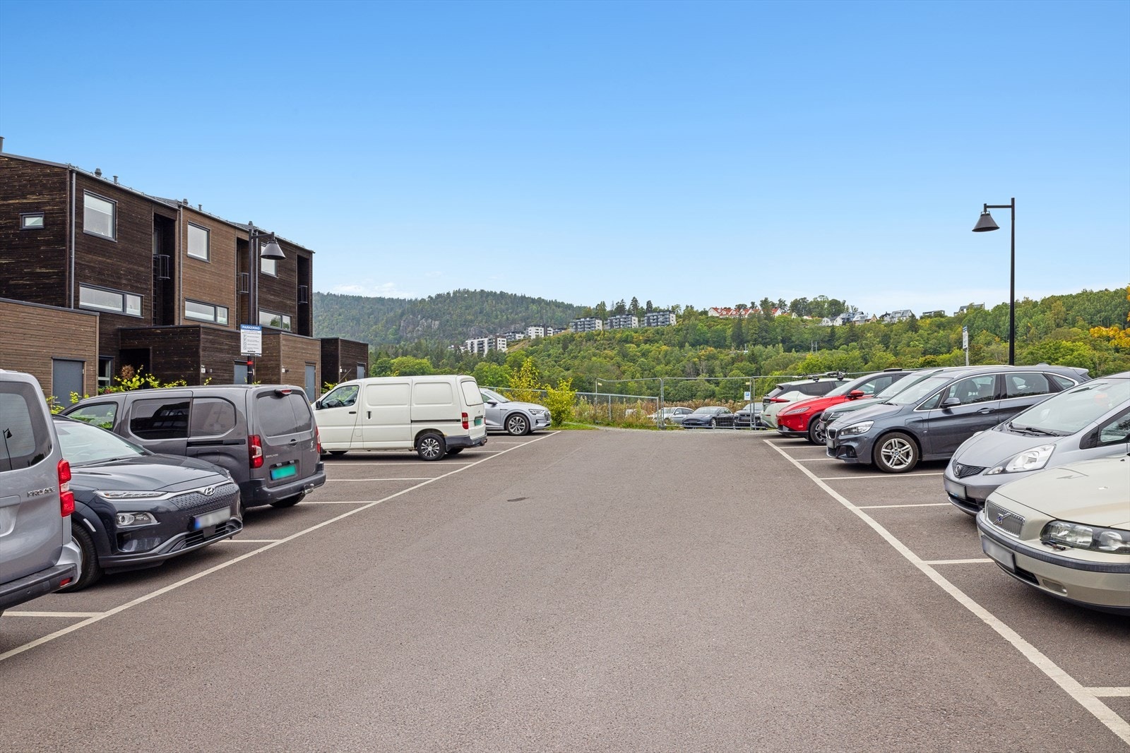 Gjesteparkering etter gjeldende bestemmelser. Galleribilde