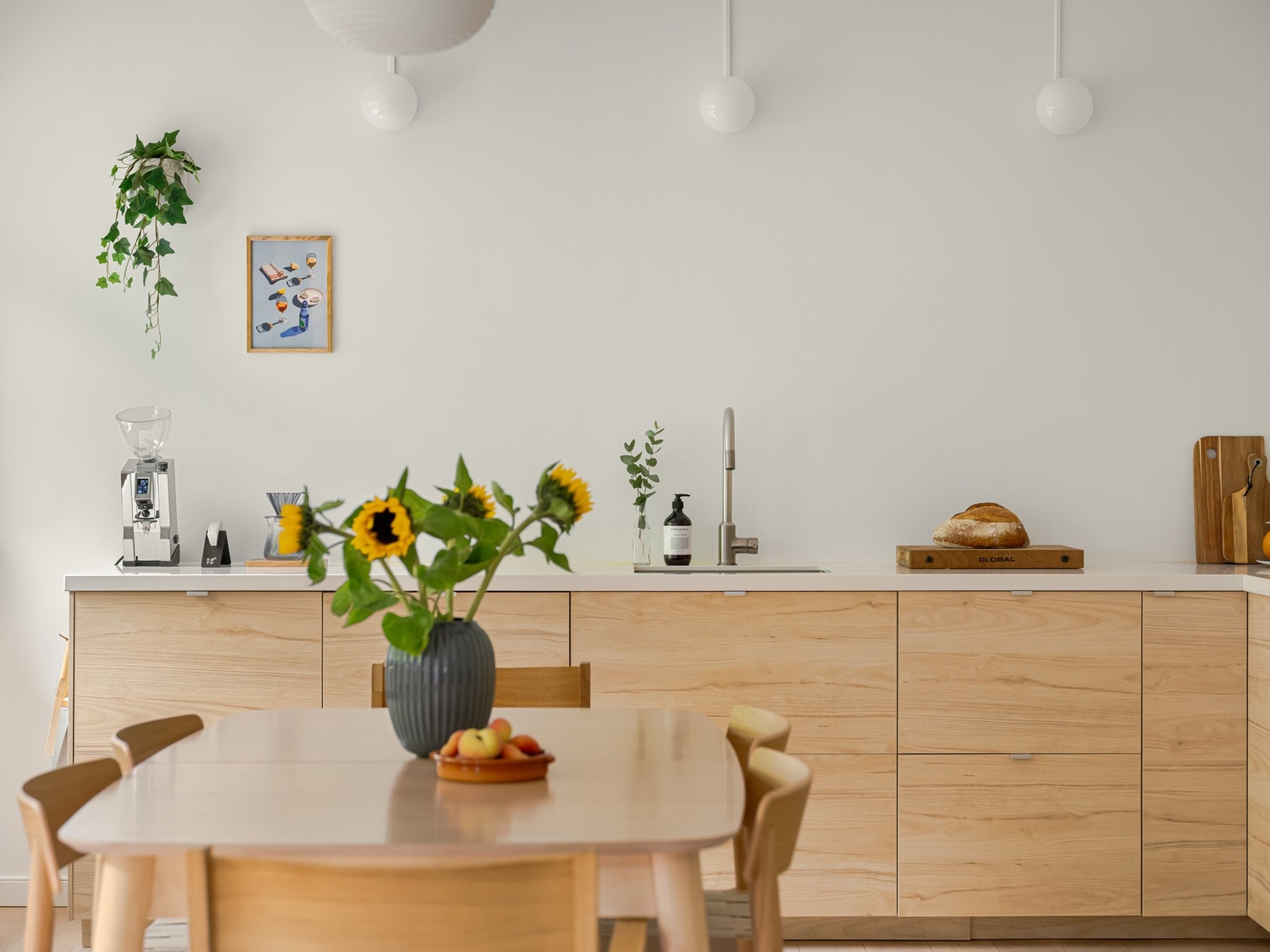 Vi lover nytraktet kaffe på visning. Og noe godt til de minste. Galleribilde